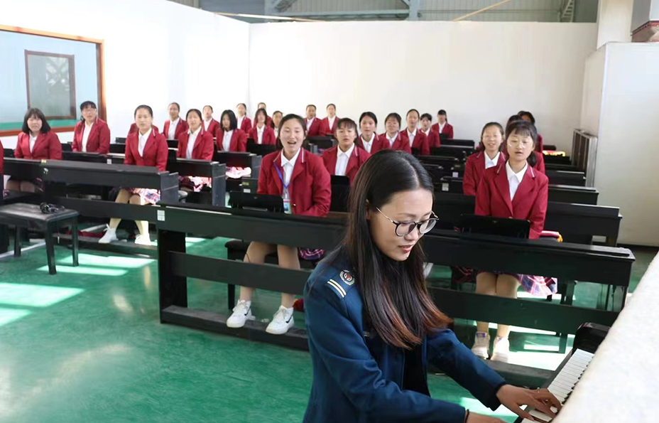 德艺双馨，成就学生